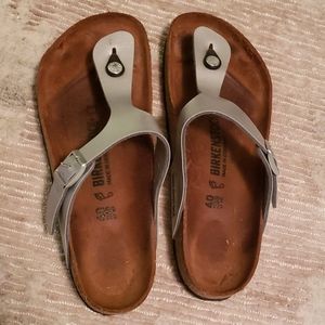 Like NEW leather Birkentock silver thongs